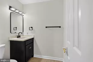 806 N Country Club Dr, Newark, DE 19702 - Photo 18
