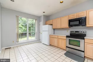 872 N Waterford Ln, Wilmington, DE 19808 - Photo 6