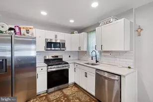 102 Oval Cir, Wilmington, DE 19801 - Photo 2