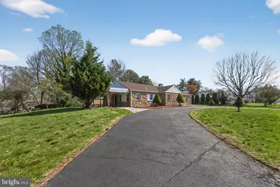 207 Rolling Green Avenue, New Castle, DE 19720 - Photo 2
