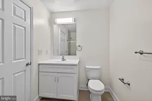 527 E 8th St, Wilmington, DE 19801 - Photo 16