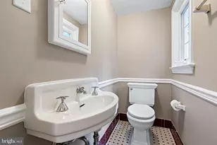 2010 Woodbrook Dr, Wilmington, DE 19810 - Photo 8