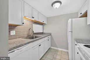 21 Sailboat Cir, Newark, DE 19702 - Photo 2
