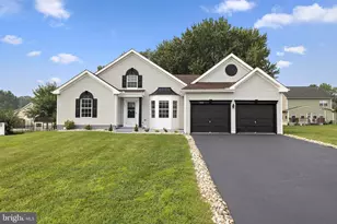 402 Park Ave, New Castle, DE 19720 - Photo 1