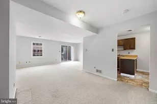 132 E Green Valley Cir, Newark, DE 19711 - Photo 6