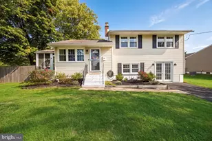 1412 Oak Hill Dr, Wilmington, DE 19805 - Photo 2