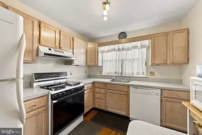 8 Woodfield Drive, Claymont, DE 19703 - Photo 6