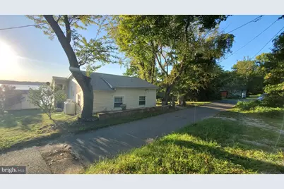 437 W Lewis Shore Road, Elkton, MD 21921 - Photo 2