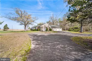 333 Betsey Scull Rd, Egg Harbor Township, NJ 08234 - Photo 2