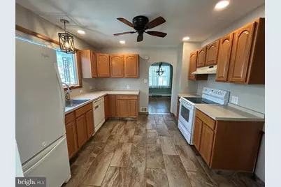 303 Locust Street, Hammonton, NJ 08037 - Photo 2