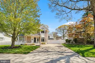 10 Par Dr, Somers Point, NJ 08244 - Photo 2
