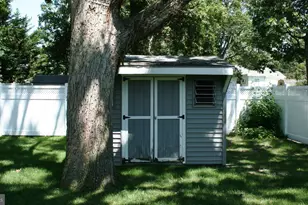 609 Pennsylvania Ave, Somers Point, NJ 08244 - Photo 8