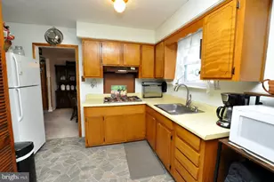400 S Arthur Dr, Edgewater Park, NJ 08010 - Photo 10