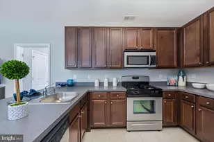 198 Camelot Ct, Cinnaminson, NJ 08077 - Photo 2