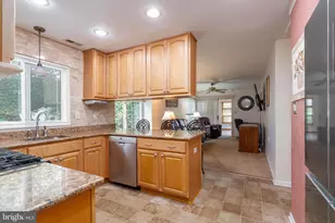 985 N Westminster Dr N, Southampton, NJ 08088 - Photo 10