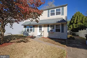 11 Wellington Pl, Burlington, NJ 08016 - Photo 2