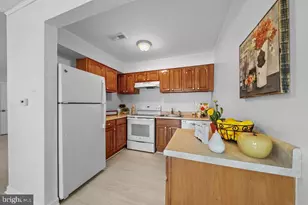 275 Green St, Beverly, NJ 08010 - Photo 2