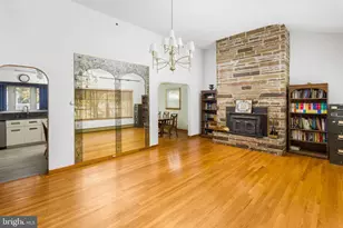 816 E, Bordentown, NJ 08505 - Photo 4