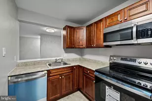 25 S Church Rd, Maple Shade, NJ 08052 - Photo 10