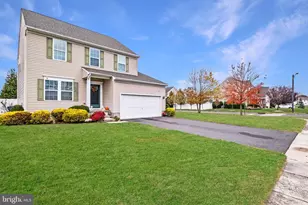 19 Vaughn Wy, Burlington, NJ 08016 - Photo 2