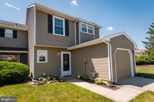 39 Gloucester Ct, Bordentown, NJ 08505 - Photo 2