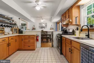 8 Orangewood Ln, Burlington, NJ 08016 - Photo 6