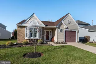 679 Cascade Dr S, Mount Laurel, NJ 08054 - Photo 2