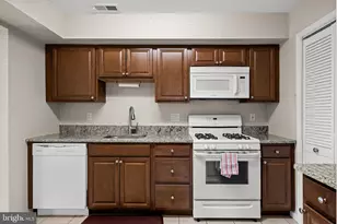 3704 Fenwick Ln, Mount Laurel, NJ 08054 - Photo 12