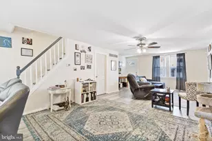 111 Thompson St, Burlington, NJ 08016 - Photo 2