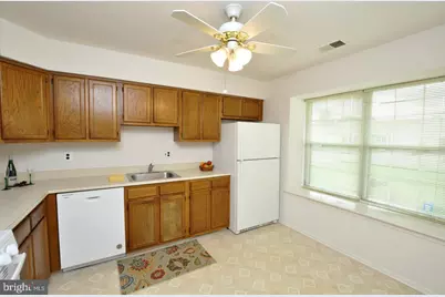 33 W Berwin Way, Mount Laurel, NJ 08054 - Photo 4