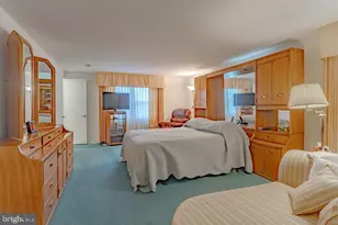 136 Glenview Ln, Willingboro, NJ 08046 - Photo 2