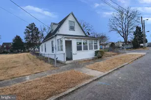 530 Magnolia St, Beverly, NJ 08010 - Photo 2