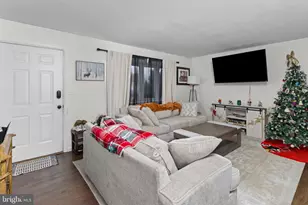 216 Blue Jay Ln, Mount Holly, NJ 08060 - Photo 4