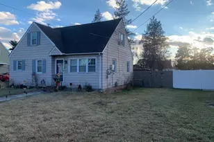 26 Lois Ln, Mount Holly, NJ 08060 - Photo 2