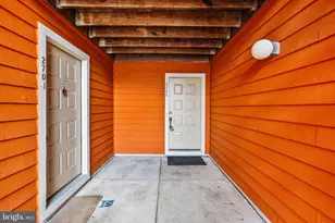 2702 Sussex Ct, Mount Laurel, NJ 08054 - Photo 4