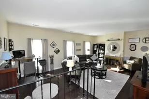 19 Blackhawk Ct, Medford, NJ 08055 - Photo 2