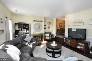 19 Blackhawk Ct, Medford, NJ 08055 - Photo 4