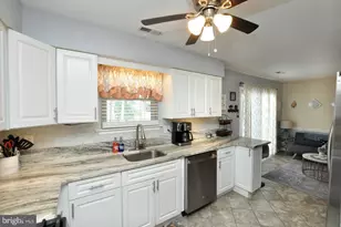 19 Blackhawk Ct, Medford, NJ 08055 - Photo 10