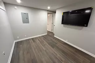 212 Warren St, Beverly, NJ 08010 - Photo 2