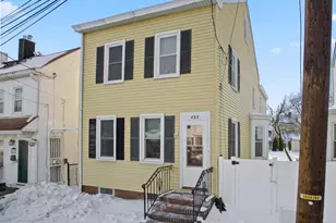 422 Prince St, Bordentown, NJ 08505 - Photo 2