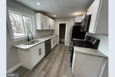 212 Warren Street, Beverly, NJ 08010 - Photo 2