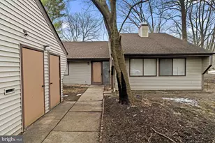 16 E Bluebell Ln, Mount Laurel, NJ 08054 - Photo 2