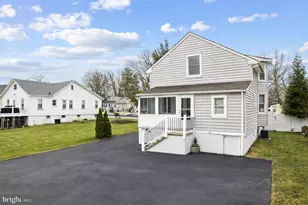 207 E Park Ave, Maple Shade, NJ 08052 - Photo 2
