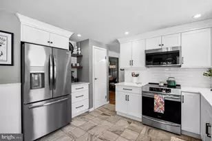 39 Lady Diana Cir, Marlton, NJ 08053 - Photo 10