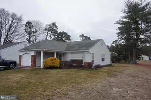 56 Stratford Rd, Southampton, NJ 08088 - Photo 2