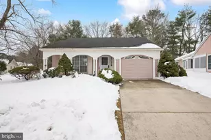 180 Buckingham Dr, Southampton, NJ 08088 - Photo 1