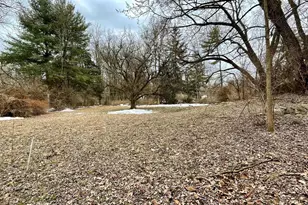 5 Surrey Ct, Mount Holly, NJ 08060 - Photo 2
