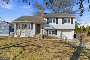 102 Dawn Dr, Mount Holly, NJ 08060 - Photo 2