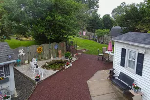 124 E Burlington St, Bordentown, NJ 08505 - Photo 6