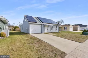 224 Huntington Dr, Southampton, NJ 08088 - Photo 2